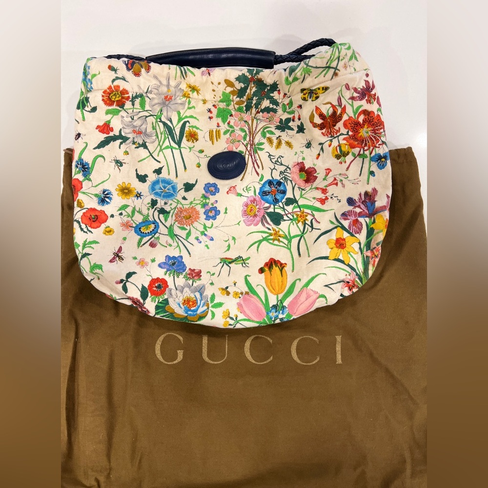 Gucci Floral Canvas Shoulder Bag in Cream with Multicolor Flower Print